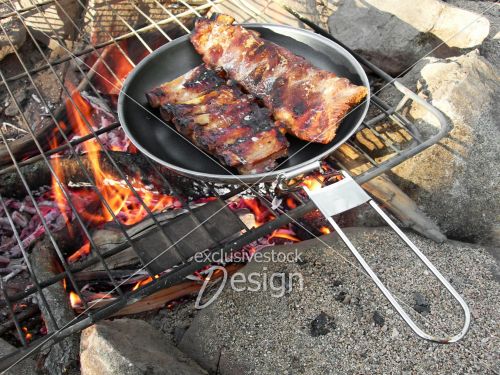 Côtelettes porc feu camping Côtelettes porc feu camping