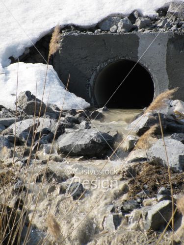 Coulisse eau bouche égout