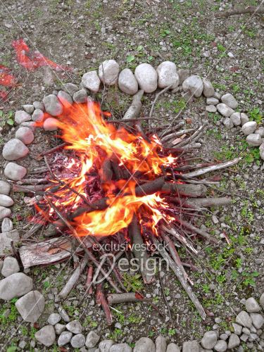 Feu camp roches rondes Feu camp roches rondes