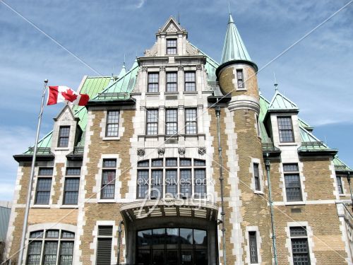 Immeuble gouvernemental drapeau canada