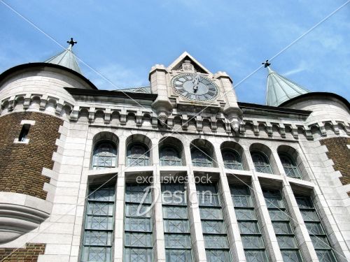 Immeuble vitrée horloge ancienne