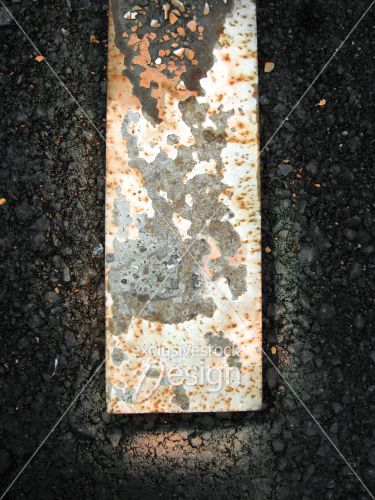 Morceau métal peinture écaillée asphalte