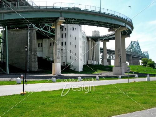 Pont Jacques Cartier près de la ronde. Pont Jacques Cartier près de la ronde.
